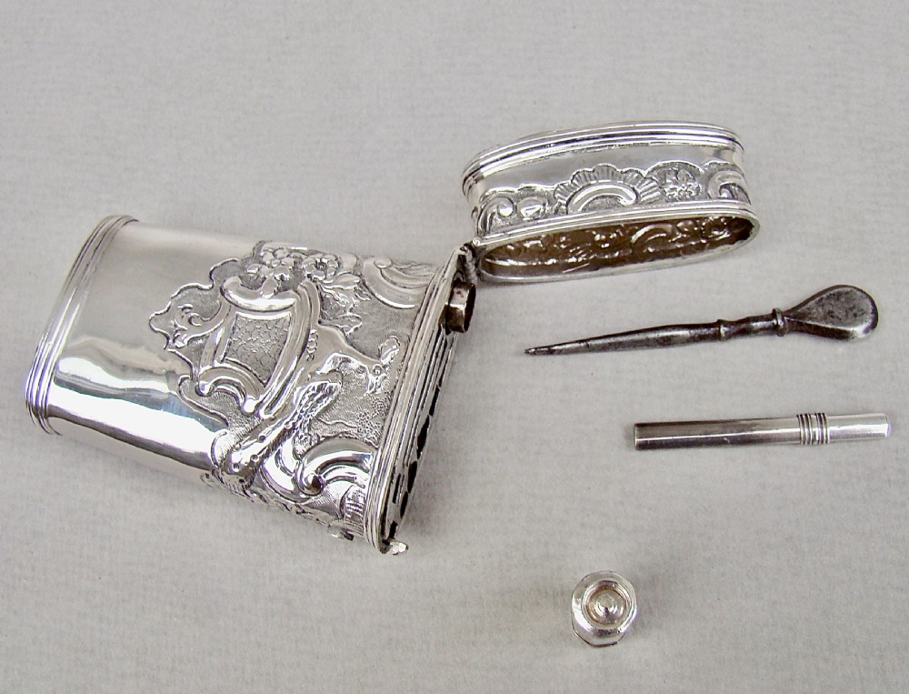 RARE GEORGIAN SILVER TRAVELLING ETUI, CIRCA 1790 View IV