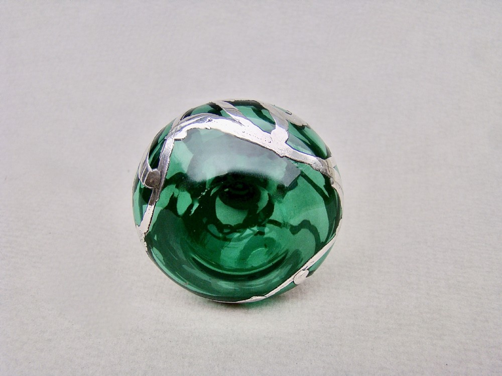 ART NOUVEAU OVERLAY STERLING SILVER & BRISTOL GREEN GLASS SCENT BOTTLE, CIRCA 1900
 View VI