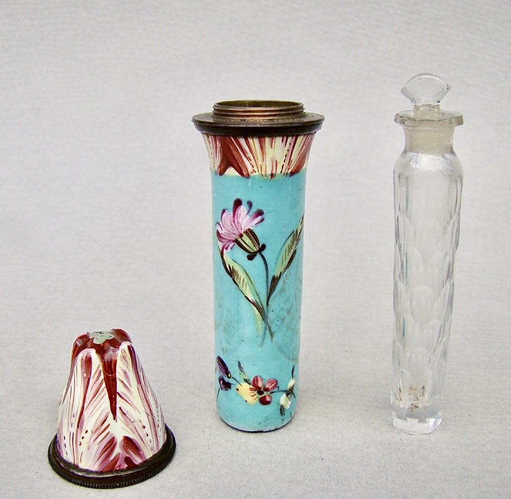 RARE GEORGIAN BILSTON ENAMEL SCENT BOTTLE ETUI WITH ORIGINAL GLASS SCENT BOTTLE, CIRCA 1780