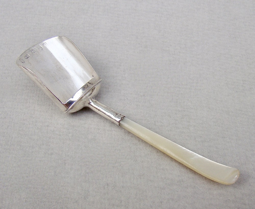 GEORGIAN SILVER AND MOTHER OF PEARL CADDY SPOON BY COCKS & BETTRIDGE, BIRMINGHAM 1808