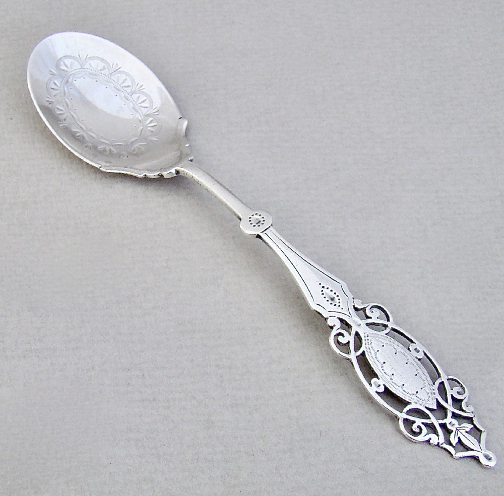 EXQUISITE VICTORIAN SILVER PRESERVE SPOON BY MAPPIN & WEBB, SHEFFIELD 1896