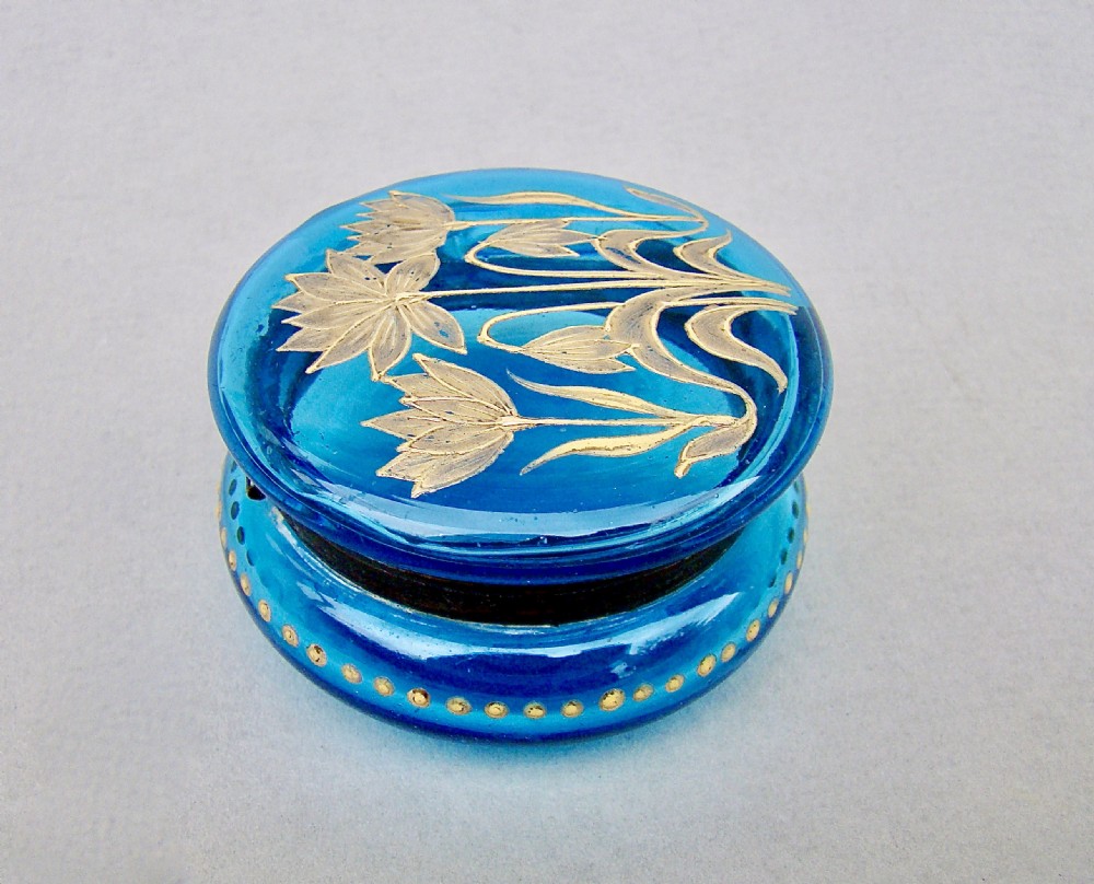 DELIGHTFUL ART NOUVEAU FRENCH TURQUOISE ENAMELLED & GILT GLASS TRINKET BOX, CIRCA 1890 View V