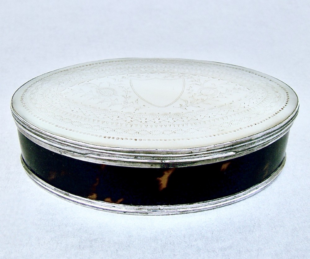 VERY RARE EARLY GEORGIAN SILVER & CARVED MOTHER OF PEARL SNUFF BOX, CIRCA 1725