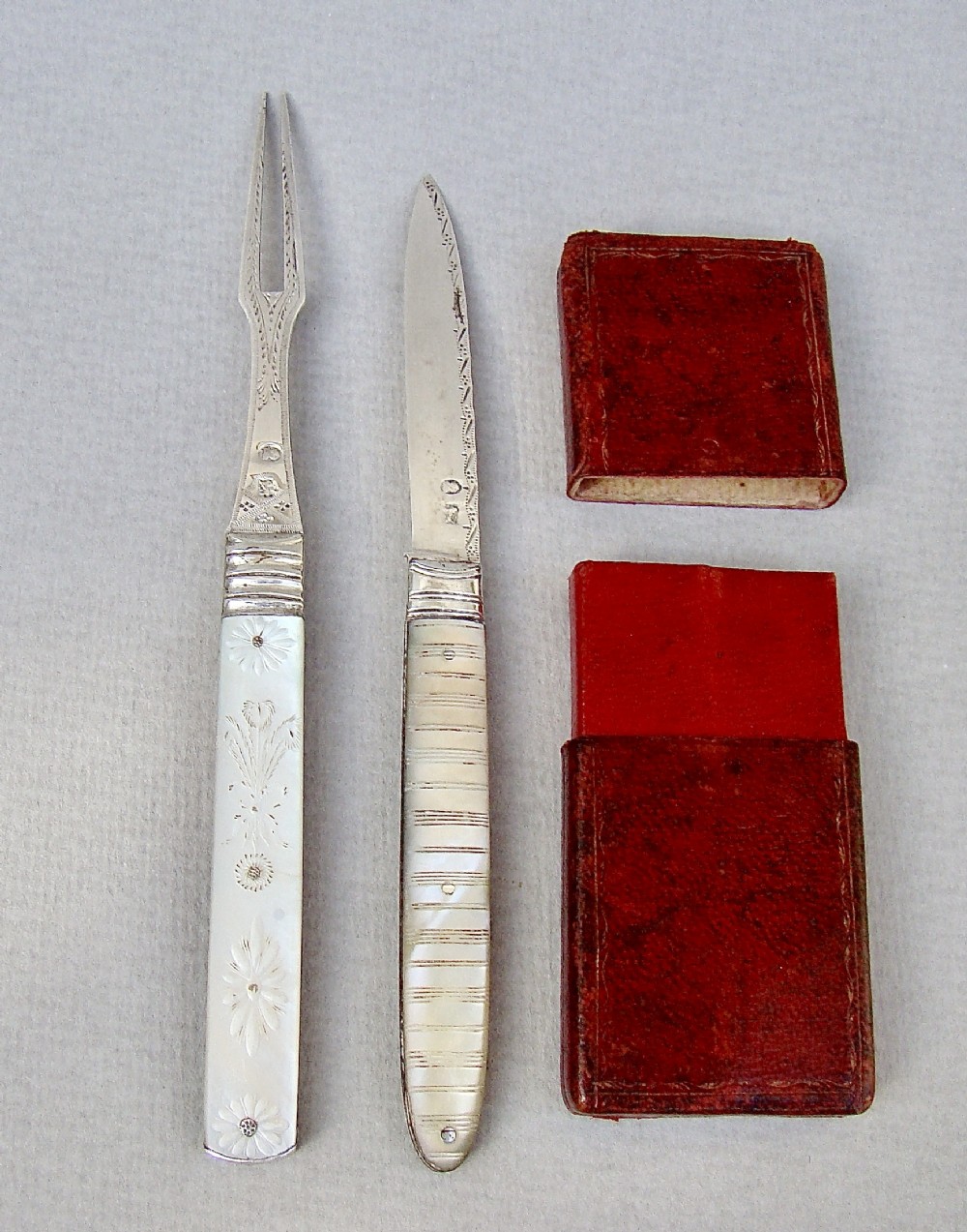RARE GEORGIAN SILVER AND MOTHER OF PEARL CASED FRUIT FORK & FRUIT KNIFE, CIRCA 1795
