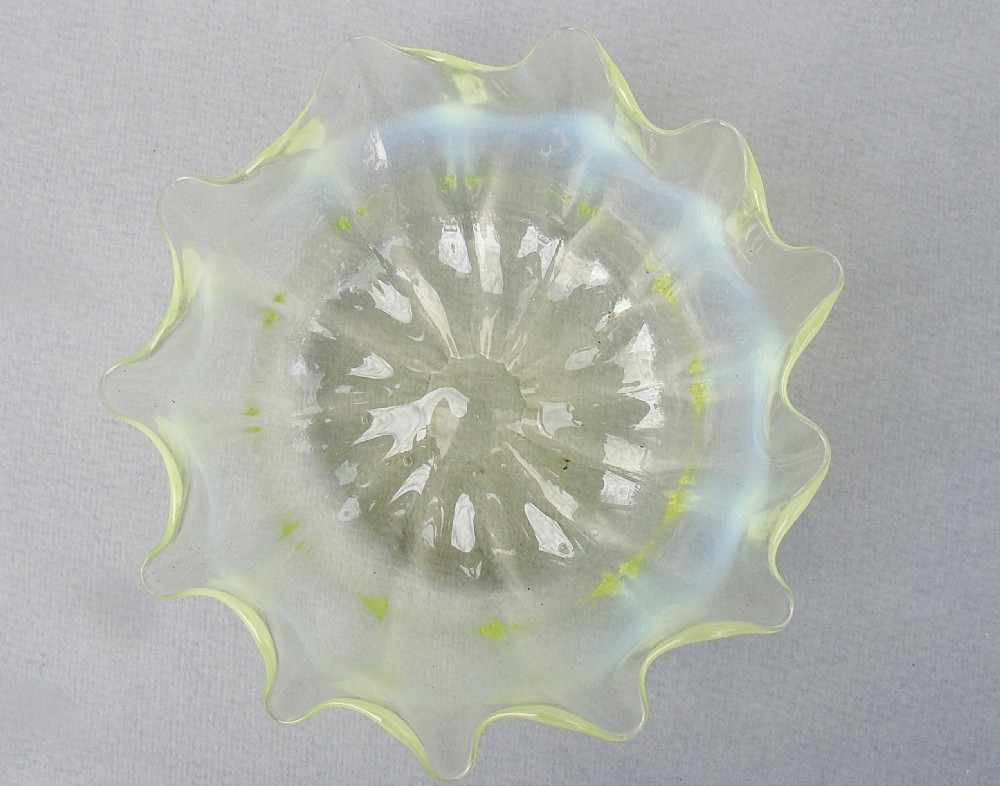 BEAUTITUL VICTORIAN URANIUM VASELINE GLASS BOWL, CIRCA 1880
 View II