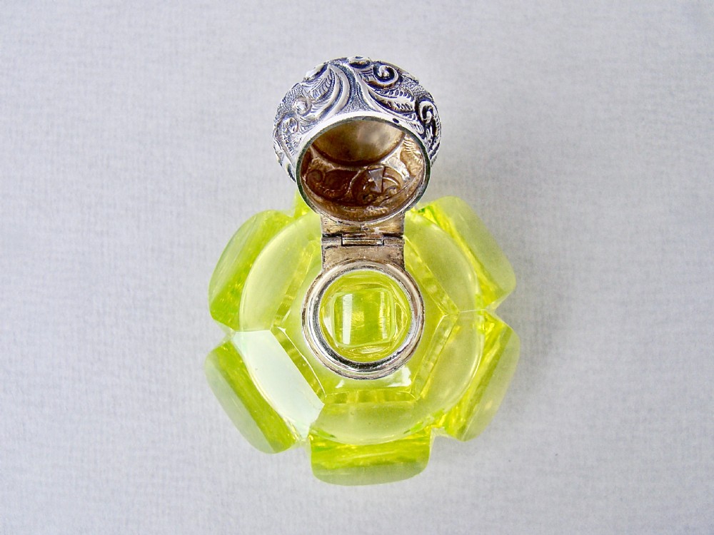 STUNNING VICTORIAN SILVER MOUNTED URANIUM GLASS SCENT BOTTLE, CIRCA 1880 View IX