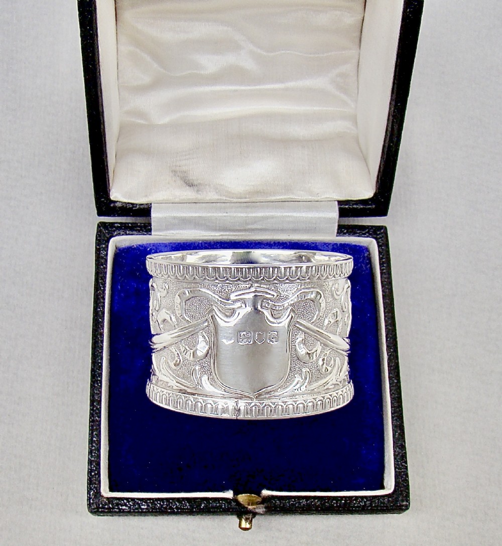 STUNNING CASED VICTORIAN SILVER NAPKIN RING BY JOSIAH WILLIAMS & CO, LONDON 1900