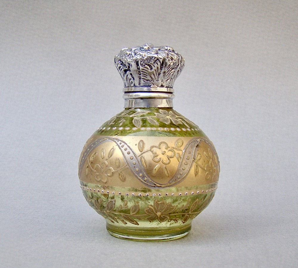 DELIGHTFUL VICTORIAN SILVER MOUNTED GREEN AND GILT MOSER GLASS SCENT BOTTLE, CIRCA 1890