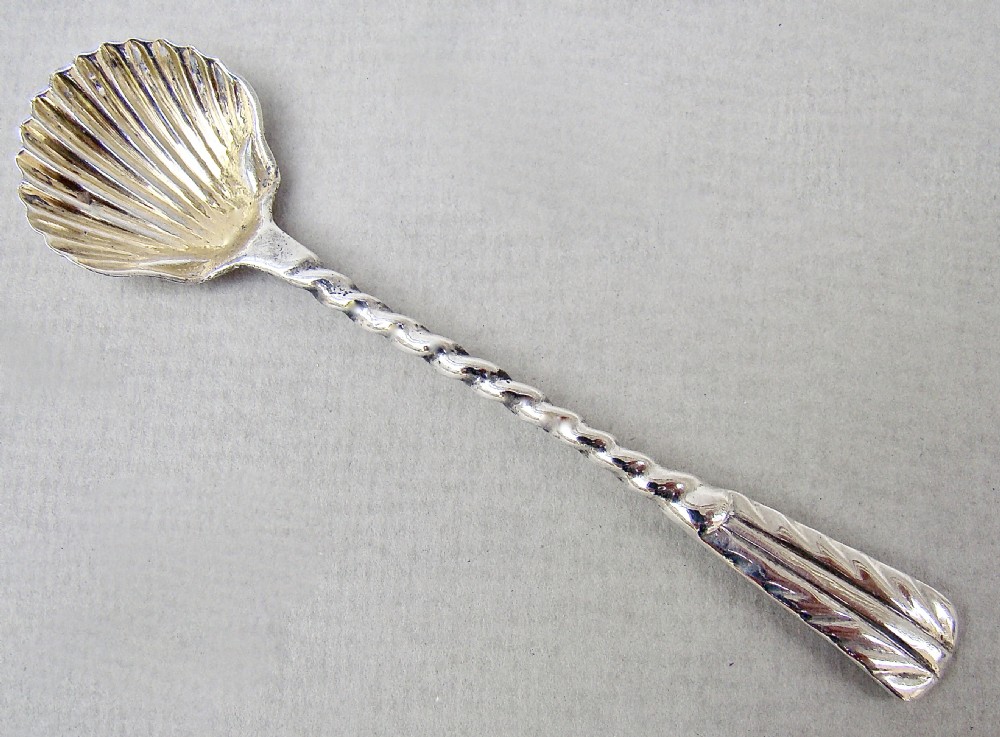 EXQUISITE EARLY VICTORIAN SILVER CONDIMENT SPOON BY JOHN WILMIN FIGG, LONDON 1858