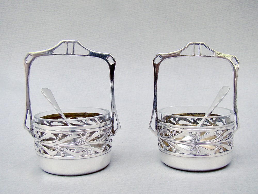 EXQUISITE PAIR OF ART NOUVEAU GERMAN SILVER JUGENDSTIL SALTS & SPOONS, CIRCA 1900