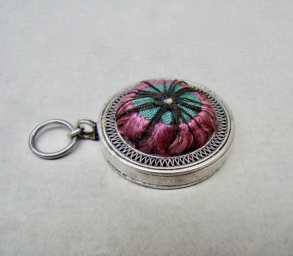 RARE GEORGIAN SILVER FILIGREE WHEEL CHATELAINE PIN CUSHION, CIRCA 1790
