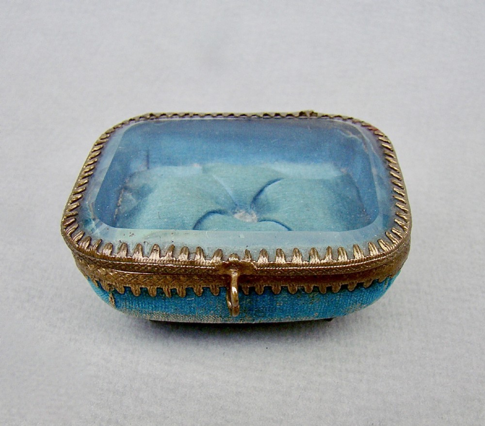 DELIGHTFUL FRENCH BEVELLED GLASS TRINKET BOX, CIRCA 1890