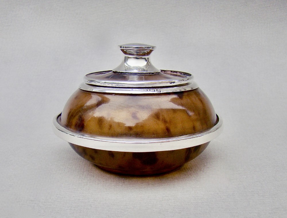 ELEGANT ART DECO SILVER & TORTOISESHELL DRESSING TABLE JAR BY SAMUEL LEVI, BIRMINGHAM 1922 View II