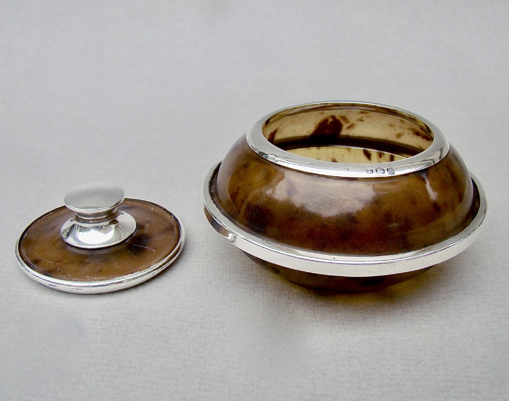 ELEGANT ART DECO SILVER & TORTOISESHELL DRESSING TABLE JAR BY SAMUEL LEVI, BIRMINGHAM 1922 View V