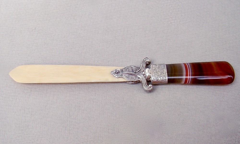 DELIGHTFUL VICTORIAN SILVER AND AGATE LETTER OPENER BY CRISFORD AND NORRIS, BIRMINGHAM 1900 View II