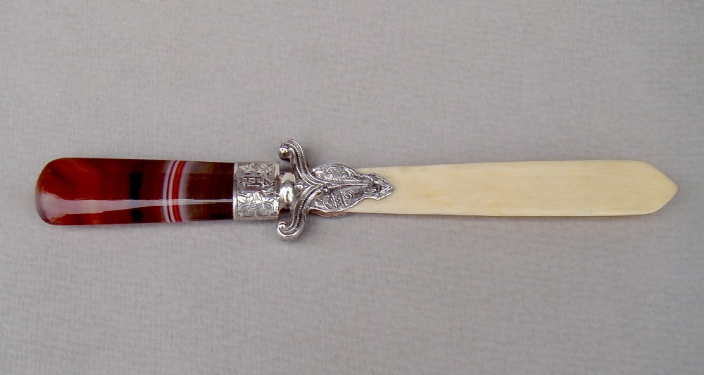 DELIGHTFUL VICTORIAN SILVER AND AGATE LETTER OPENER BY CRISFORD AND NORRIS, BIRMINGHAM 1900 View III