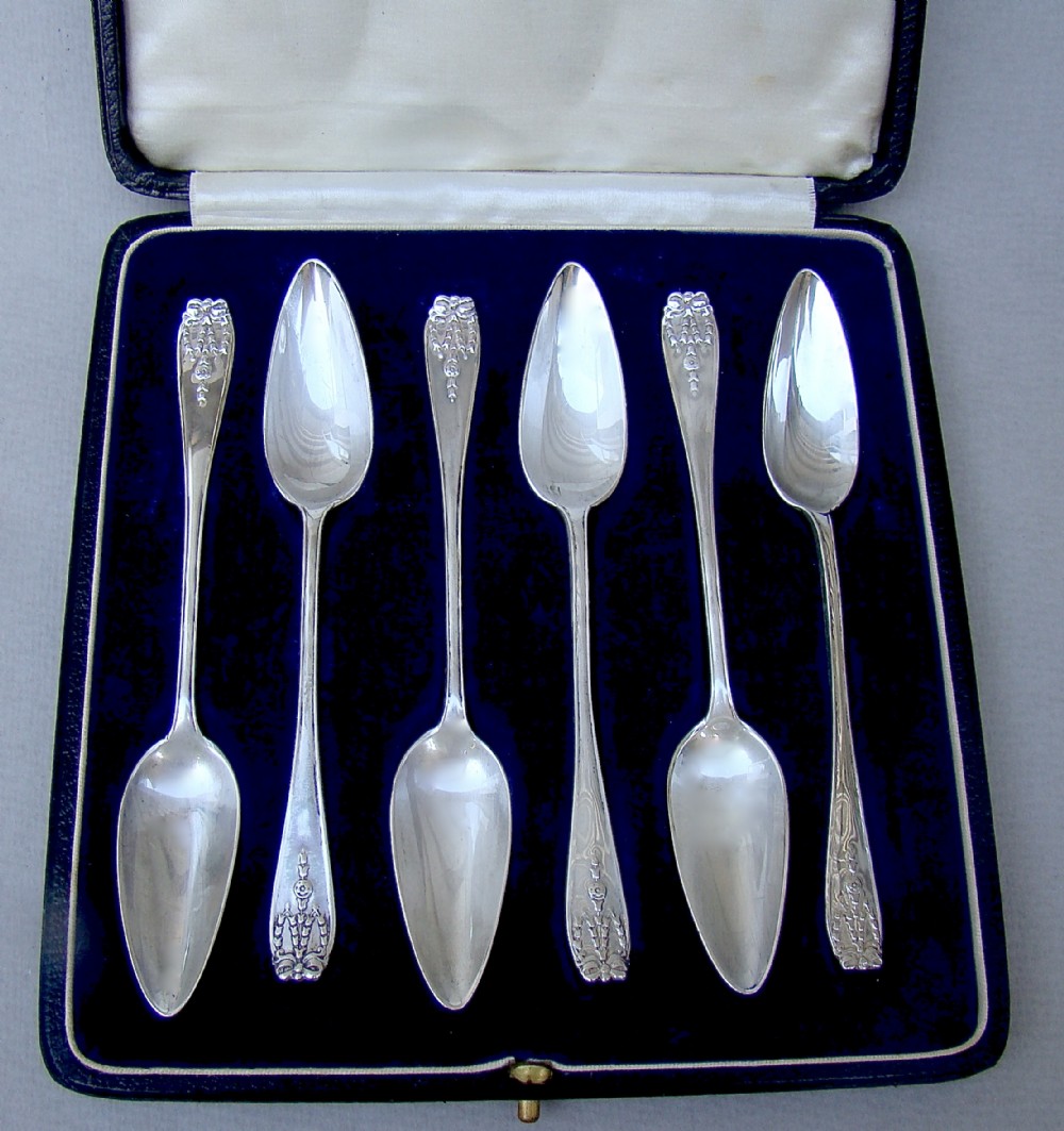 ELEGANT CASED SET OF SIX SOLID SILVER GRAPEFRUIT SPOONS BY JOSIAH WILLIAMS & CO, LONDON 1925