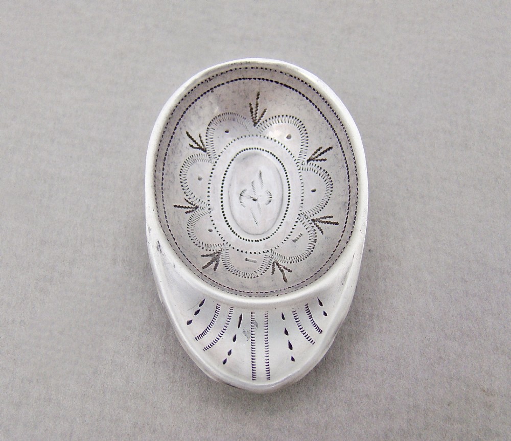 RARE GEORGIAN SILVER JOCKEY CAP CADDY SPOON BY SAMUEL PEMBERTON, BIRMINGHAM CIRCA 1795
 View II