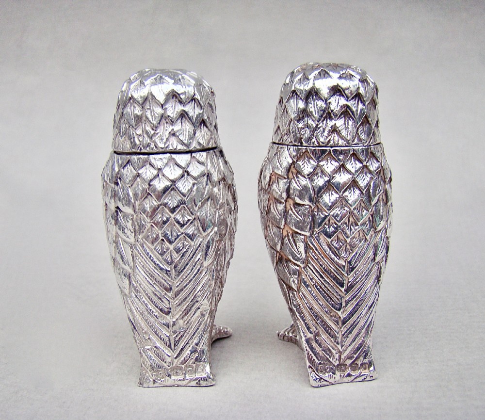 SUPERB MID-CENTURY SOLID SILVER OWL CRUET SET BY RICHARD COMYNS, LONDON 1961 & 1963 View IV