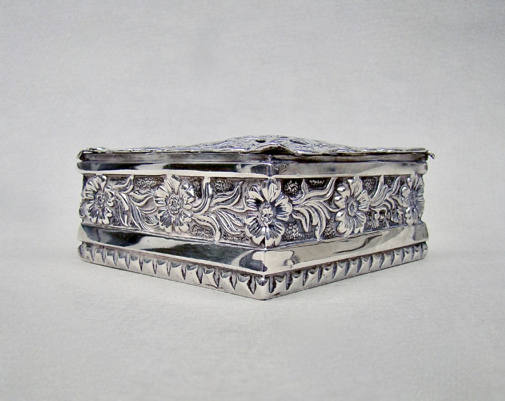 FABULOUS VICTORIAN SILVER POT POURRI BOX BY SAMUEL JACOBS, LONDON 1896 View IV