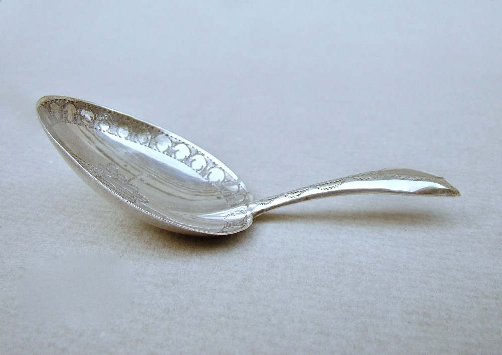 EXQUISITE GEORGIAN SILVER HEART-SHAPED CADDY SPOON BY JOSEPH TAYLOR, BIRMINGHAM 1811
 View IV