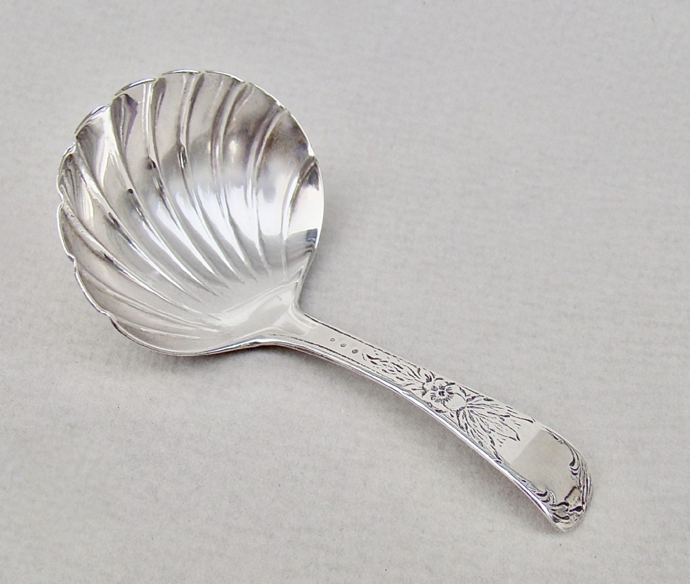 EXQUISITE GEORGIAN SILVER CADDY SPOON BY ROBERT RUTLAND, LONDON 1826