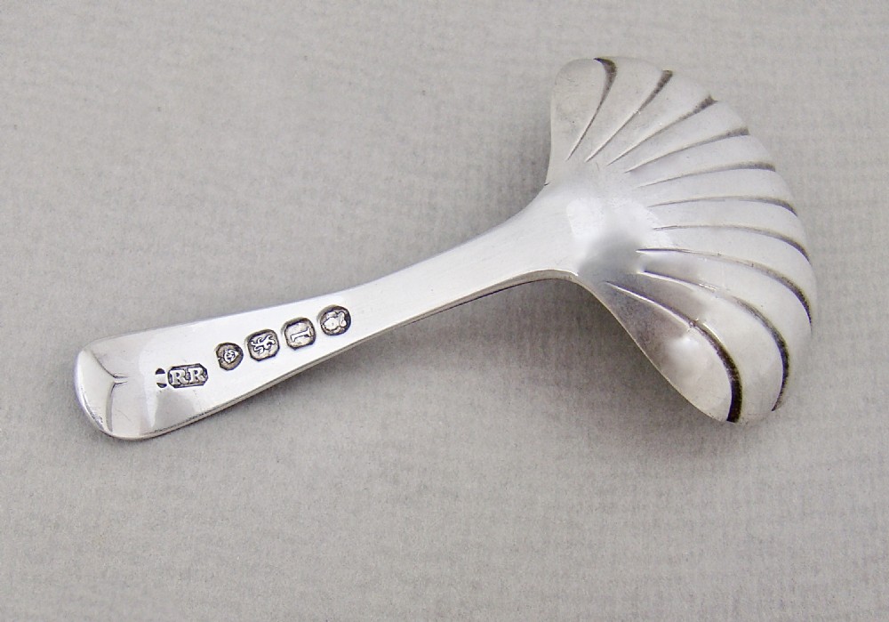 EXQUISITE GEORGIAN SILVER CADDY SPOON BY ROBERT RUTLAND, LONDON 1826 View II