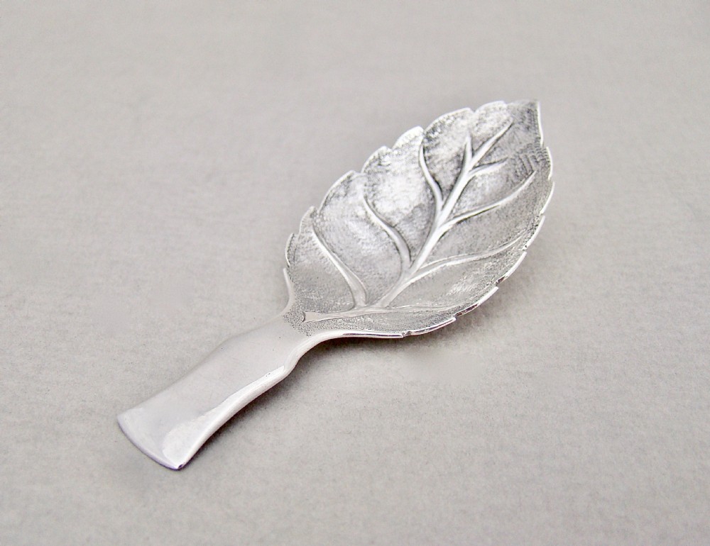 RARE GEORGIAN SILVER LEAF-SHAPED SILVER CADDY SPOON BY ROBERT RUTLAND, LONDON 1807 View V