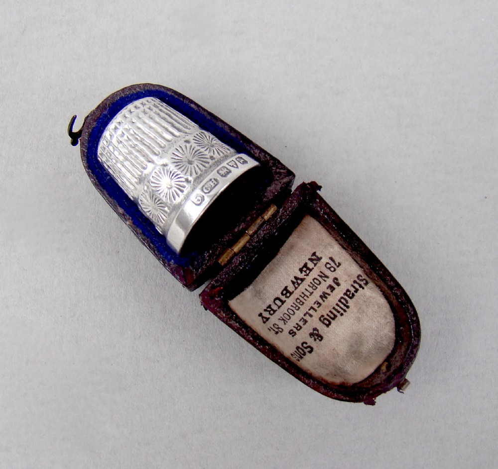 CASED GEORGE V SILVER THIMBLE BY CHARLES HORNER, CHESTER 1921
