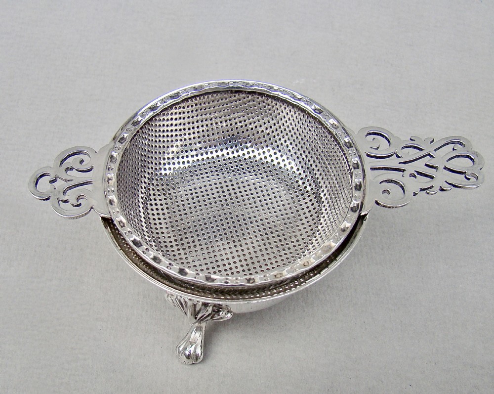 FABULOUS MID-CENTURY SILVER TEA STRAINER & STAND BY CHATTERLEY & SON, BIRMINGHAM 1966