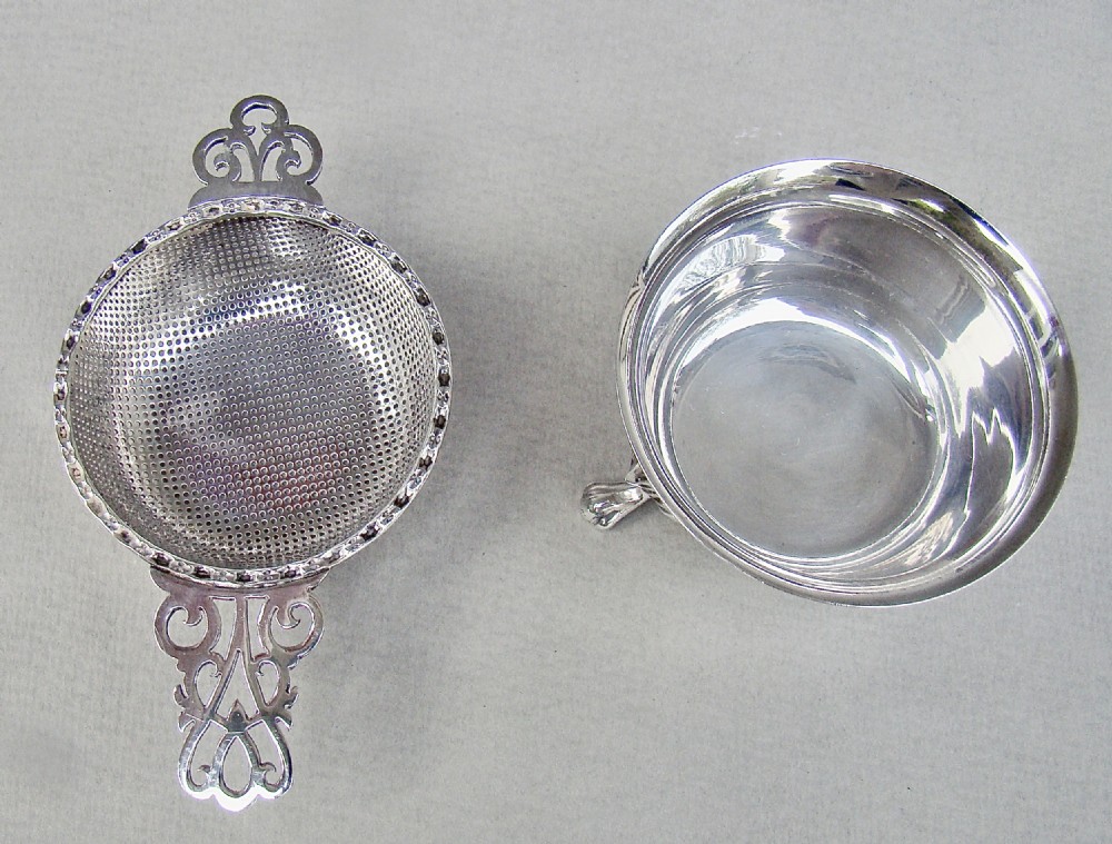FABULOUS MID-CENTURY SILVER TEA STRAINER & STAND BY CHATTERLEY & SON, BIRMINGHAM 1966 View III