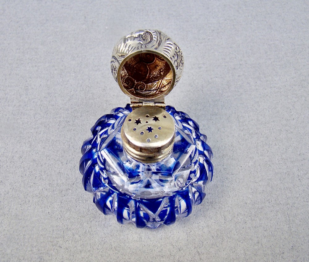 FABULOUS VICTORIAN SILVER MOUNTED BRISTOL BLUE GLASS VINAIGRETTE, CIRCA 1890 View II