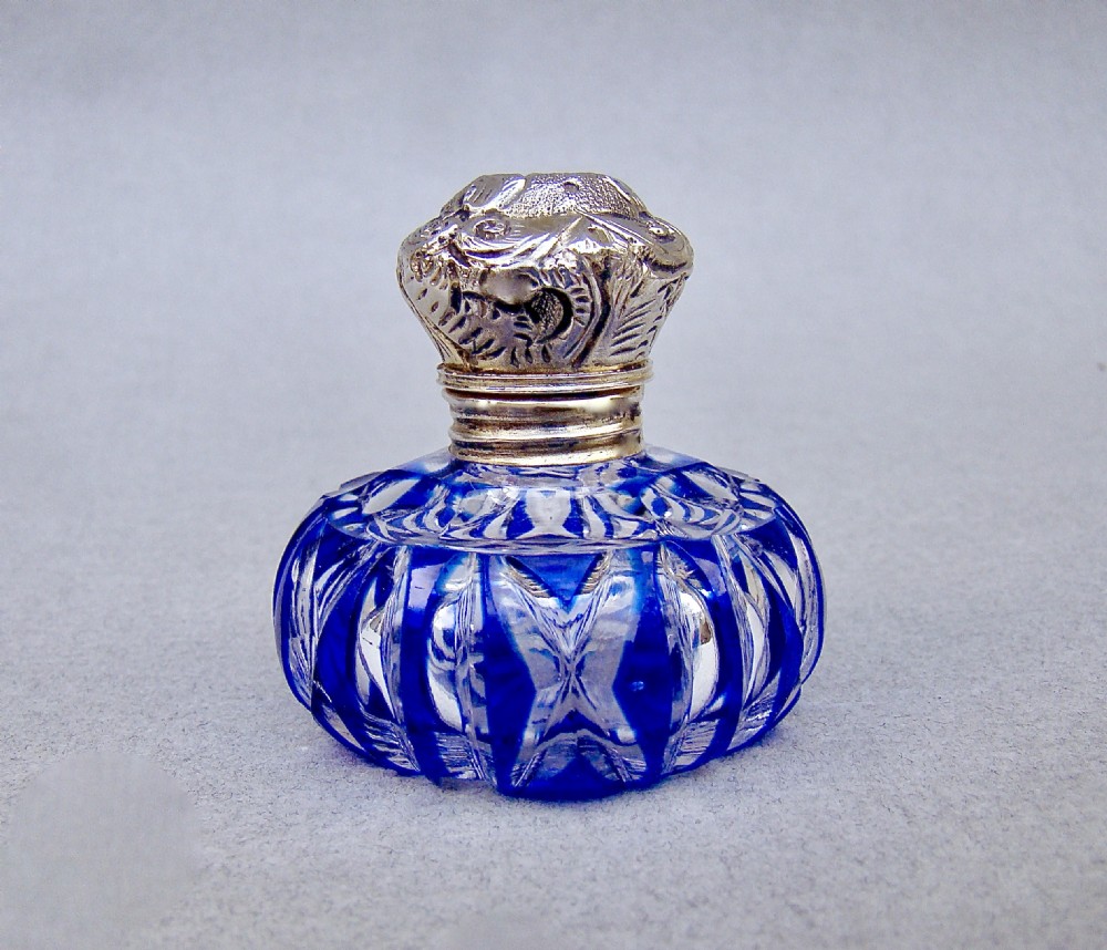 FABULOUS VICTORIAN SILVER MOUNTED BRISTOL BLUE GLASS VINAIGRETTE, CIRCA 1890 View VIII