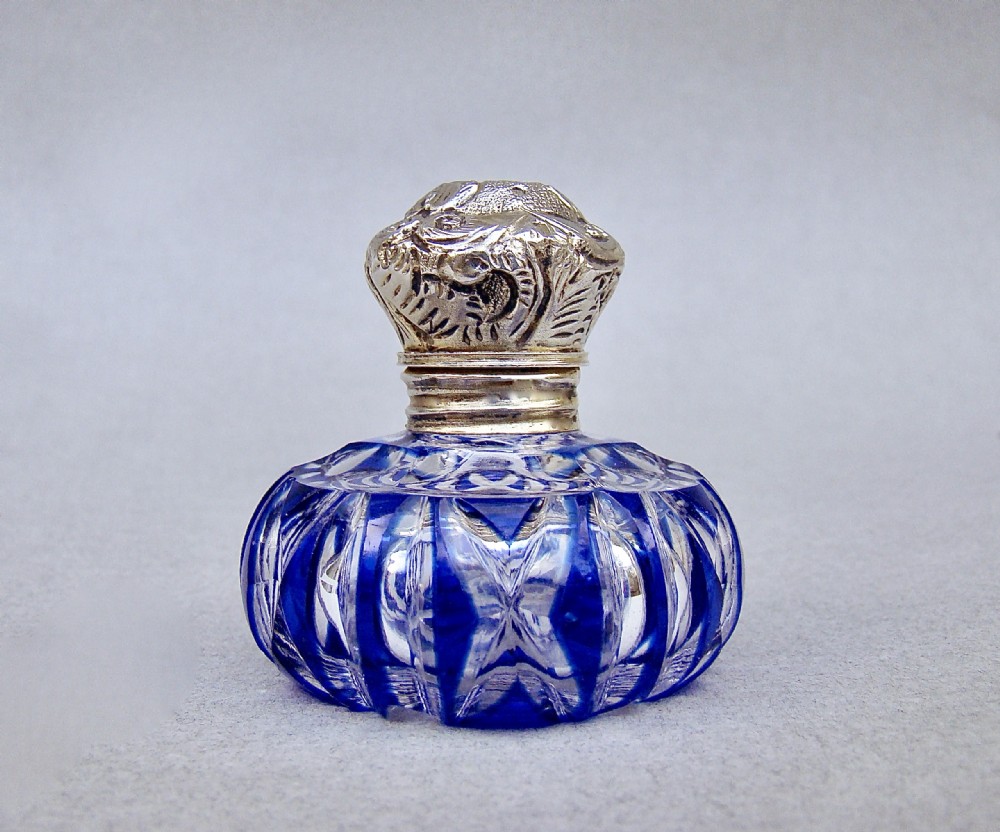 FABULOUS VICTORIAN SILVER MOUNTED BRISTOL BLUE GLASS VINAIGRETTE, CIRCA 1890