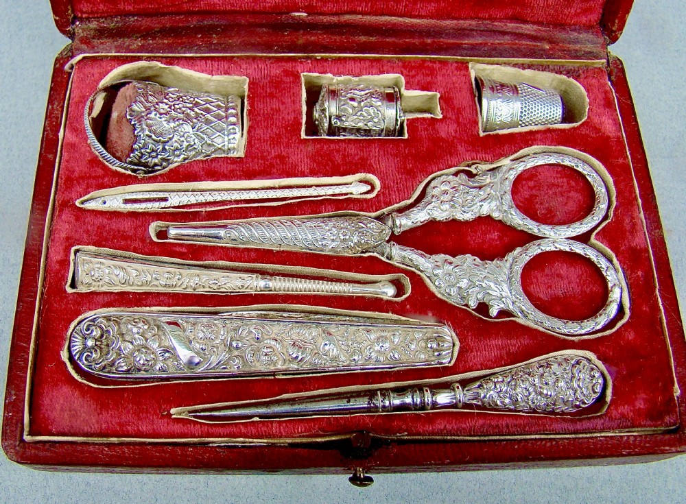 EXCEPTIONAL 19TH CENTURY FRENCH 8 PIECES SILVER SEWING SET, CIRCA 1840 View VIII