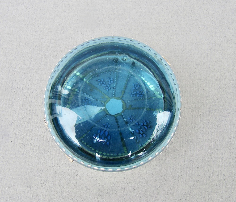 DELIGHTFUL FRENCH TURQUOISE GLASS ENAMELLED TRINKET BOX, CIRCA 1890 View VII