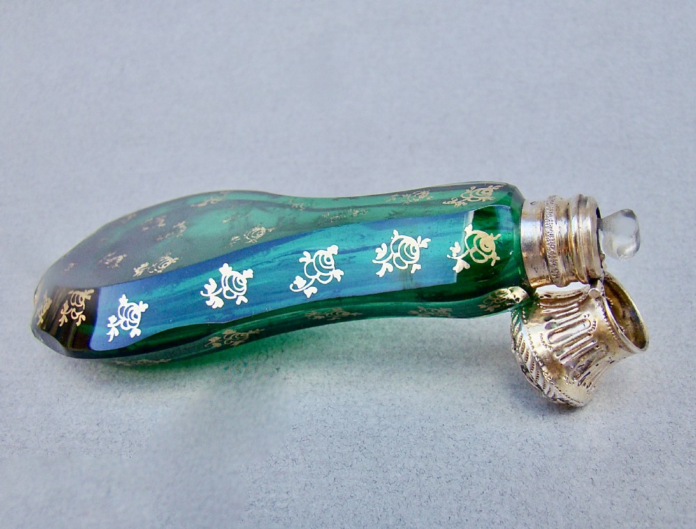 EXQUISITE 19TH C. FRENCH SILVER GILT & GREEN GLASS SCENT BOTTLE, CIRCA 1860 View V