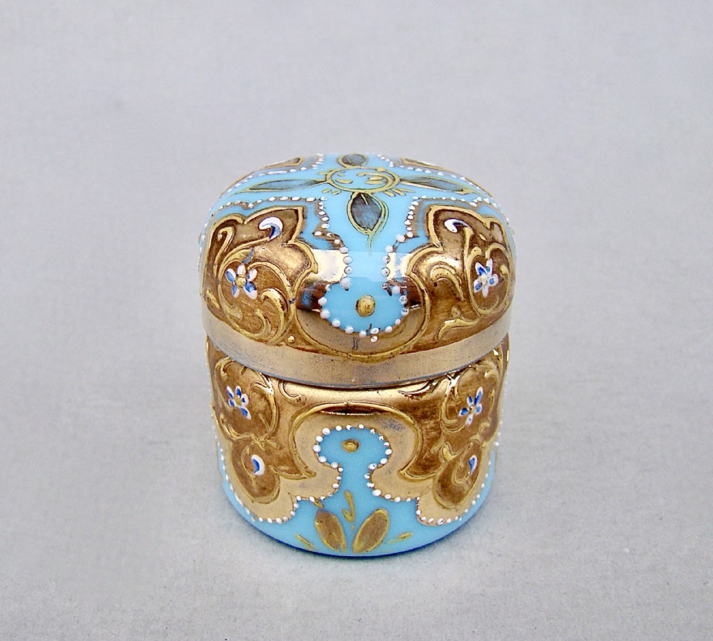 DELIGHTFUL MOSER TURQUOISE OPALINE AND GILT GLASS ROUGE POT, CIRCA 1890
