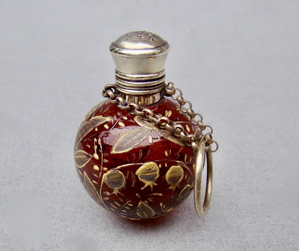 CHARMING 19TH. C FRENCH MOSER GLASS CHATELAINE SCENT BOTTLE, CIRCA 1890