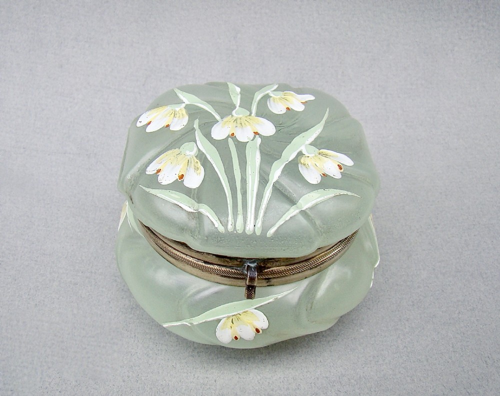 ART NOUVEAU FRENCH ENAMELLED GLASS TRINKET BOX, CIRCA 1900