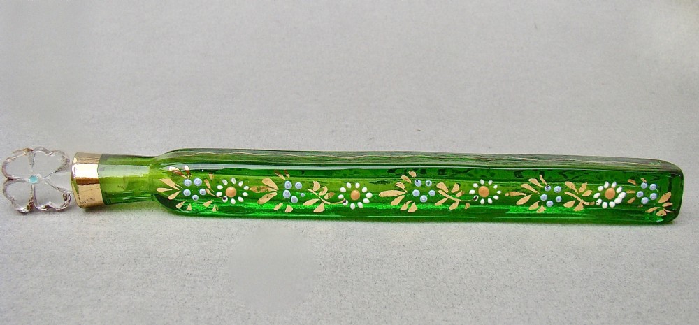 RARE OXFORD LAVENDER GILT & ENAMELLED GREEN GLASS SCENT BOTTLE, CIRCA 1870 View II