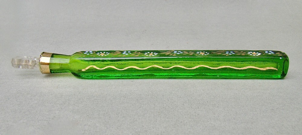 RARE OXFORD LAVENDER GILT & ENAMELLED GREEN GLASS SCENT BOTTLE, CIRCA 1870 View III