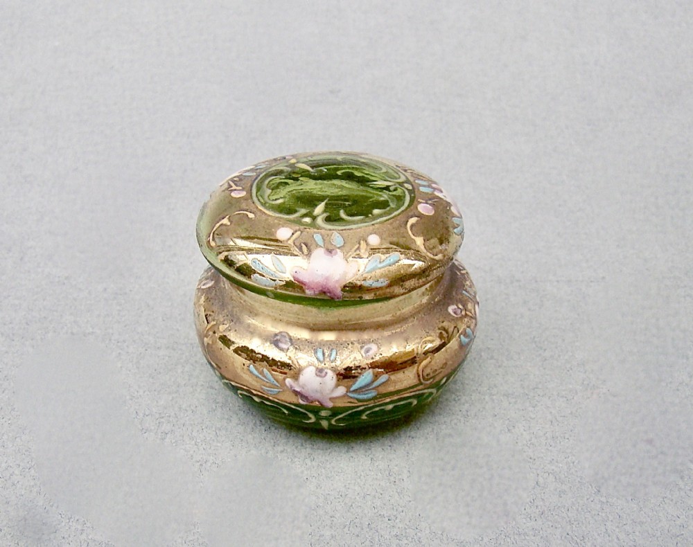 DELIGHTFUL VICTORIAN ENAMELLED GLASS SMALL SIZE TRINKET BOX, CIRCA 1890