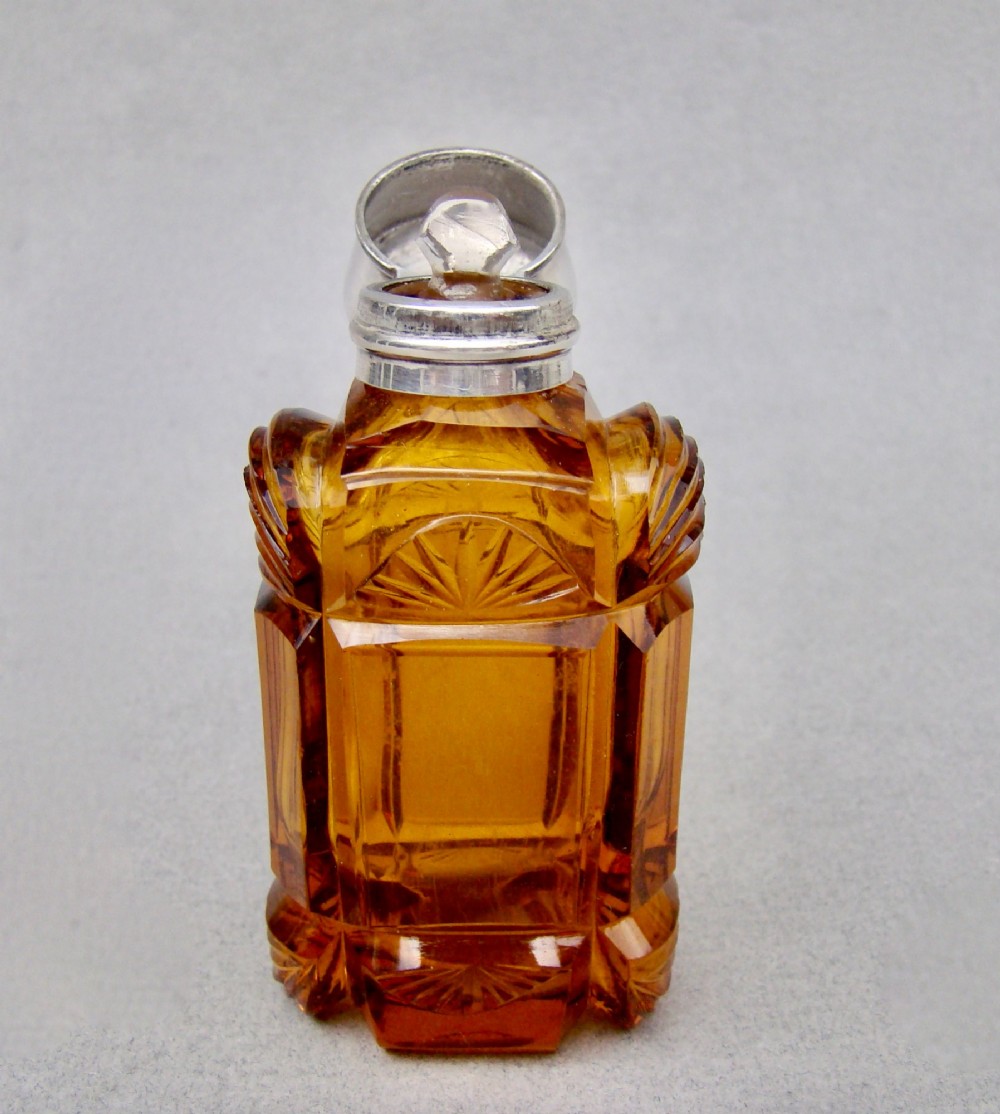 RARE EARLY VICTORIAN SILVER MOUNTED AMBER GLASS SCENT BOTTLE, CIRCA 1860 View III