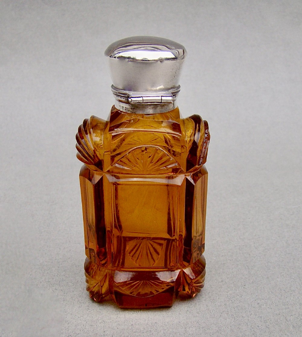 RARE EARLY VICTORIAN SILVER MOUNTED AMBER GLASS SCENT BOTTLE, CIRCA 1860 View VII