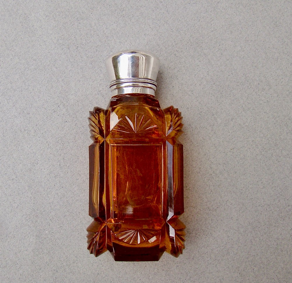 RARE EARLY VICTORIAN SILVER MOUNTED AMBER GLASS SCENT BOTTLE, CIRCA 1860 View VIII