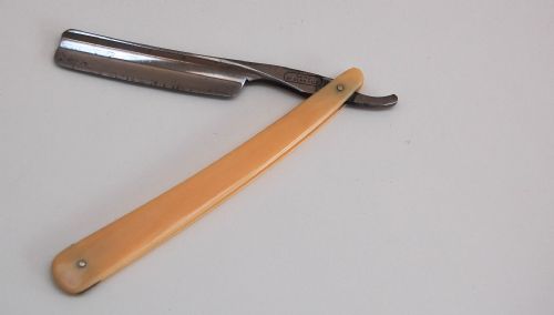 fig 4. Cased Seven Day Cut-Throat Razor Set by Thomas Lund of 57 Cornhill London