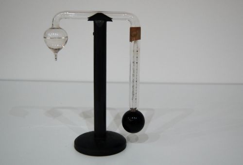 fig 1. Late Victorian Cased Daniells Hygrometer by Negretti & Zambra London