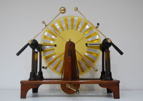 fig 1. Large Late Victorian Wimshurst Machine with 18