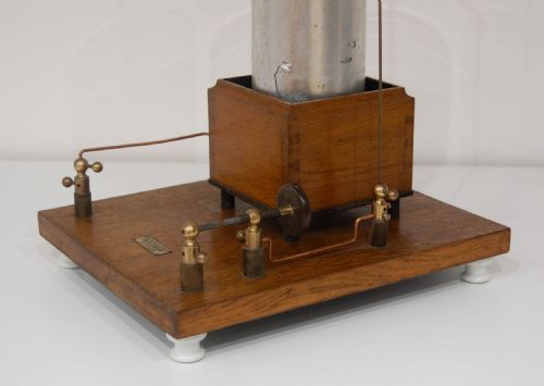 fig 1. Edwardian Tesla Coil Leyden Jar & Spark Gap Apparatus by Robert Drosten of Brussels